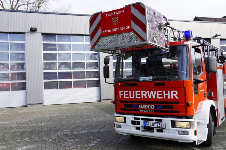 Die neue Drehleiter vor der Kreisfeuerwehrschule in St. Vit. 