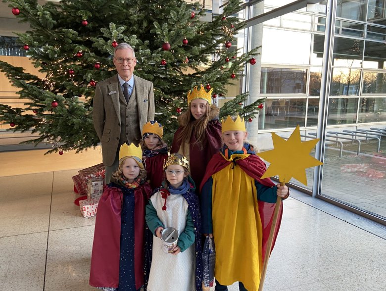 Gruppenfoto Landrat und Sternsinger