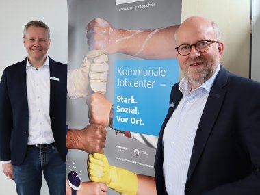 Foto von den beiden Abteilungsleitern im Jobcenter an der Friedrich-Eber-Straße in Gütersloh.