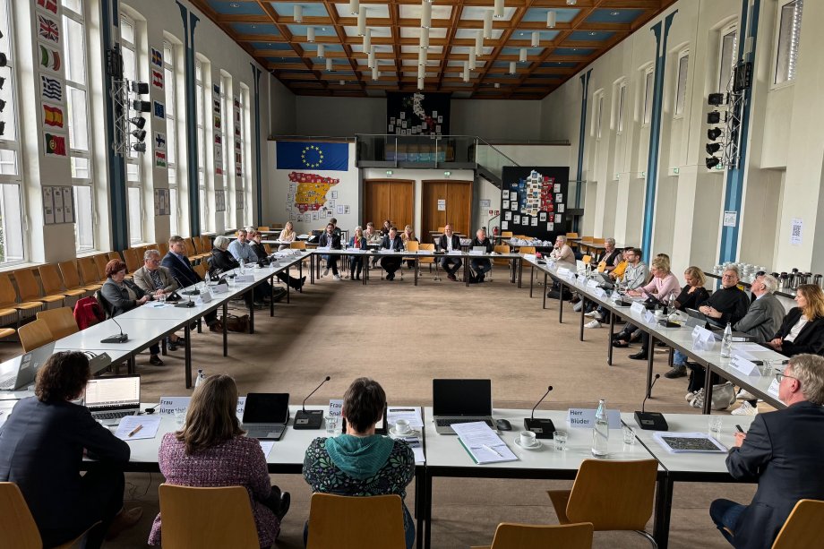 Der Ausschuss für Bildung, Kultur und Sport tage am Donnerstagnachmittag in der Aula des Berufskollegs Halle.