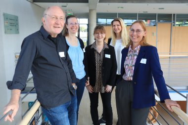 Die Verantwortlichen für die Fortbildung stehen zusammen im Kreishaus.