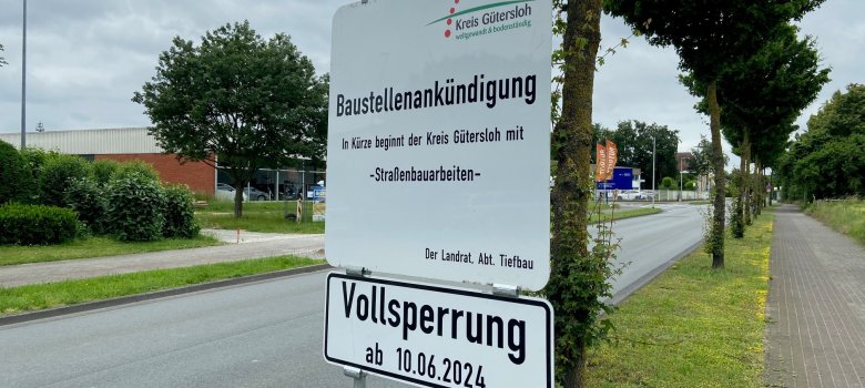 Sanierung der K 16 in Brockhagen, Baustellenschild: An der Einmündung Horststraße endet die Sanierung mit Bauabschnitt 5.