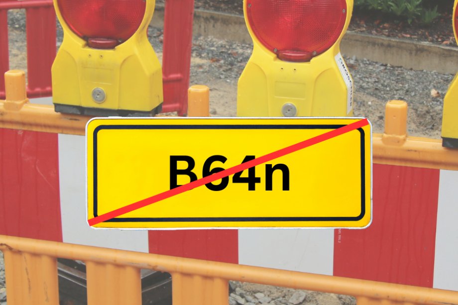 Grafik mit Absperrbaken und einem B 64n-Schild, das durchgestrichen ist