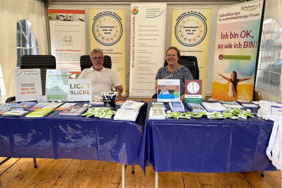 Infostand von BIGS und Selbsthilfegruppen, im Bild Günter Philipps und Jenny von Borstel von der BIGS. Archivfoto, aufgenommen in Rietberg.