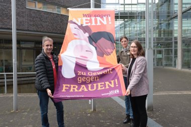 Flagge wird gehisst