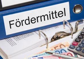 Aktenordner mit dem Begriff Fördermittel