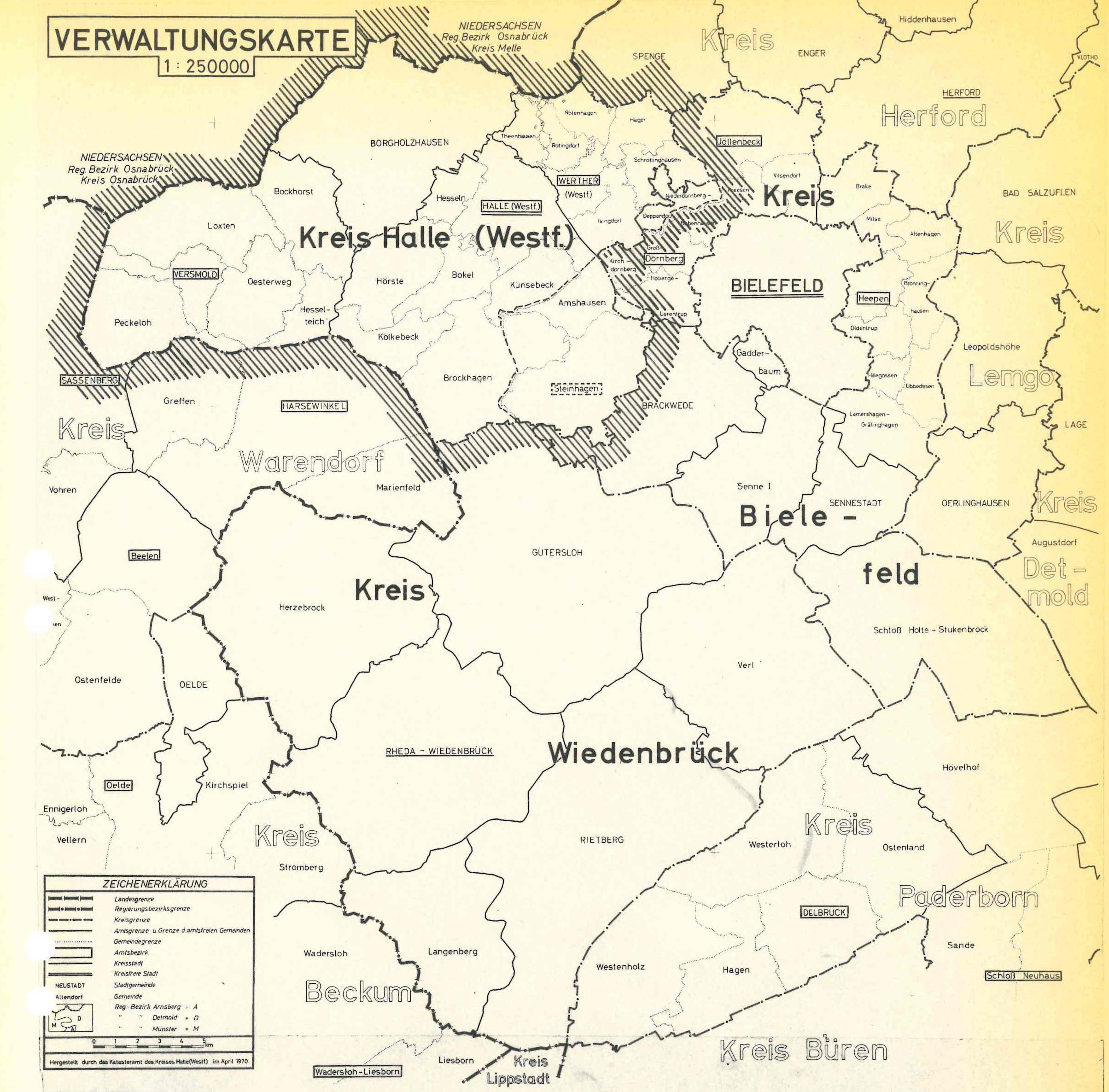 Schwarz-weiße Karte mit Verwaltungsgrenzen. Die Grenzen des Kreises Halle sind hervorgehoben.