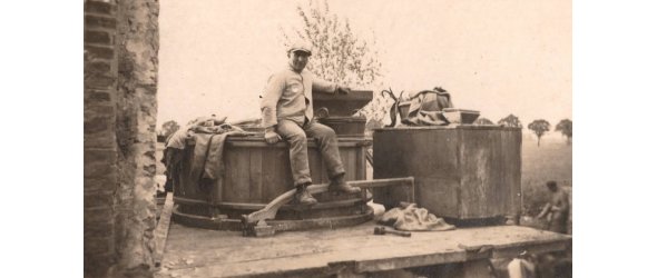 Müller Linkamp auf der Baustelle zum Neubau der Westhoff-Mühle, 1933