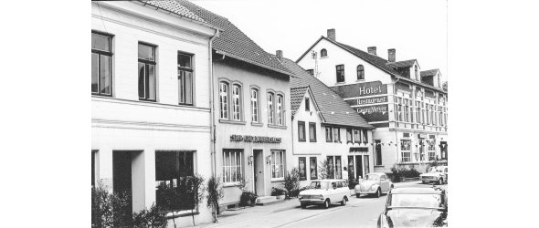 In den 1960er-Jahren wurde die „Zieglersche Apotheke“ umgebaut. Das Bild zeigt das Gebäude nach dem Umbau.